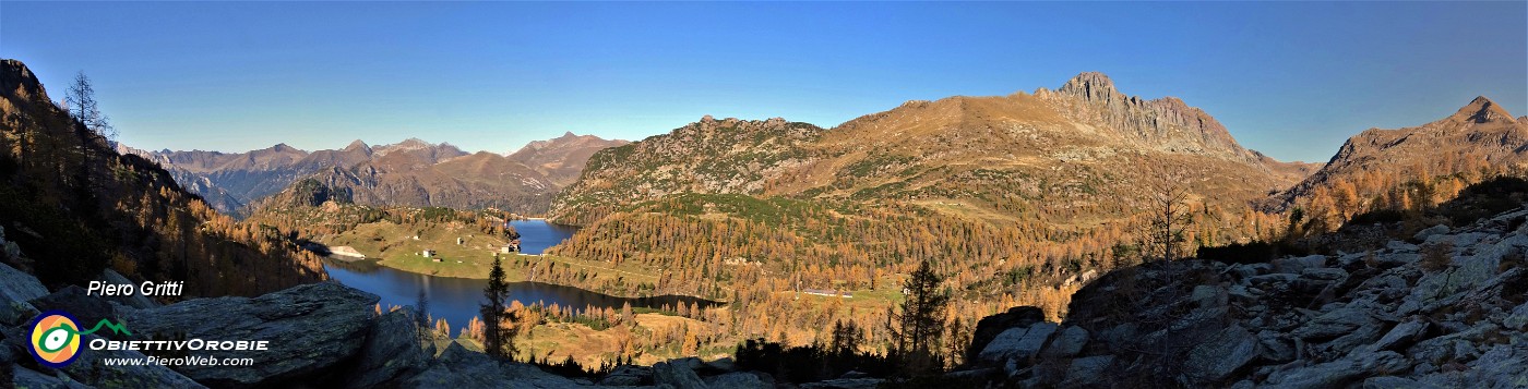 67 Bella vista sui Laghi Casere e Marcio immersi nei caldi colori d'autunno.jpg